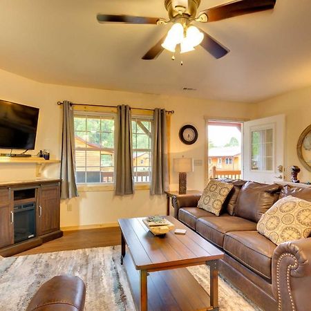 브라이슨시티 Waterfront Cabin With Hot Tub On Tuckasegee River! 빌라 외부 사진